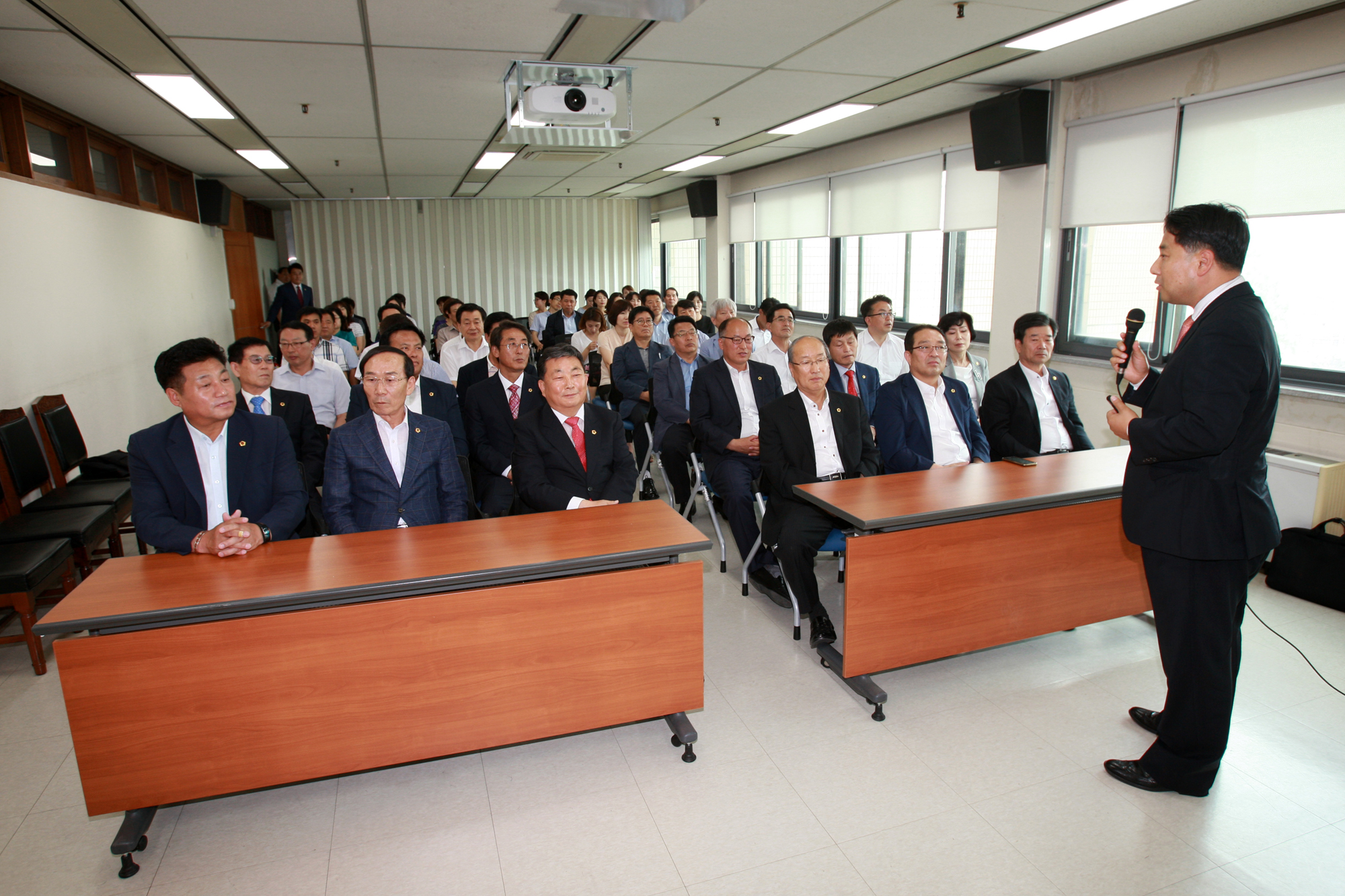 충청북도의회, 전문강사 초청 청렴특강 실시 - 1