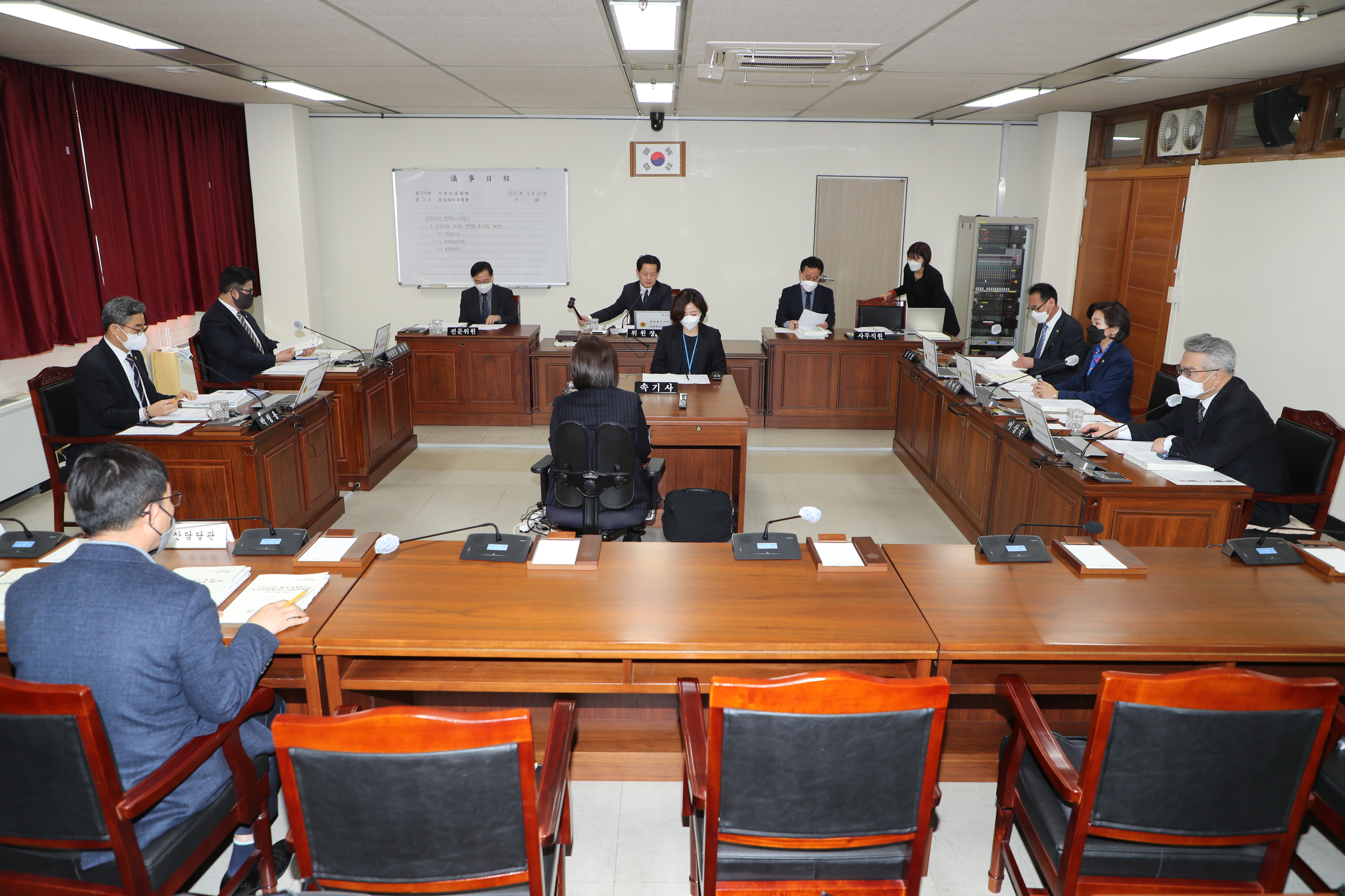 충북도의회 제2차 정책복지위원회 개의 - 1