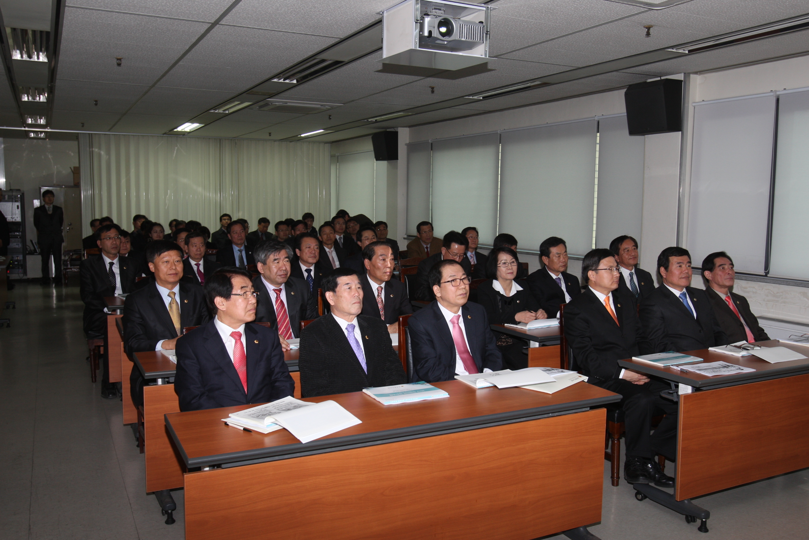 충청북도의회 전체의원 연찬회 열려 - 1