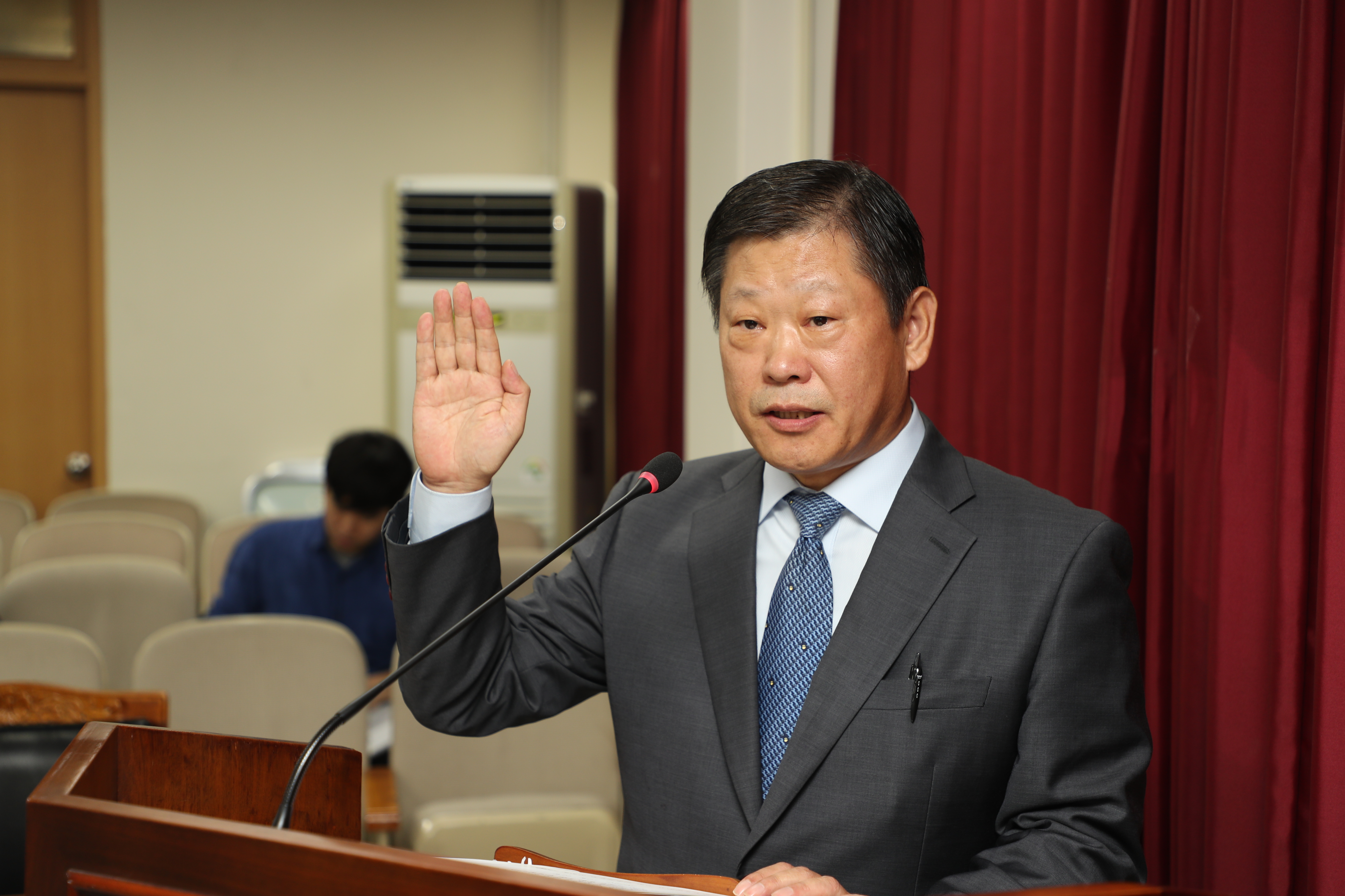 충북도의회 충북개발공사 신임사장 대상 첫 인사청문 - 3