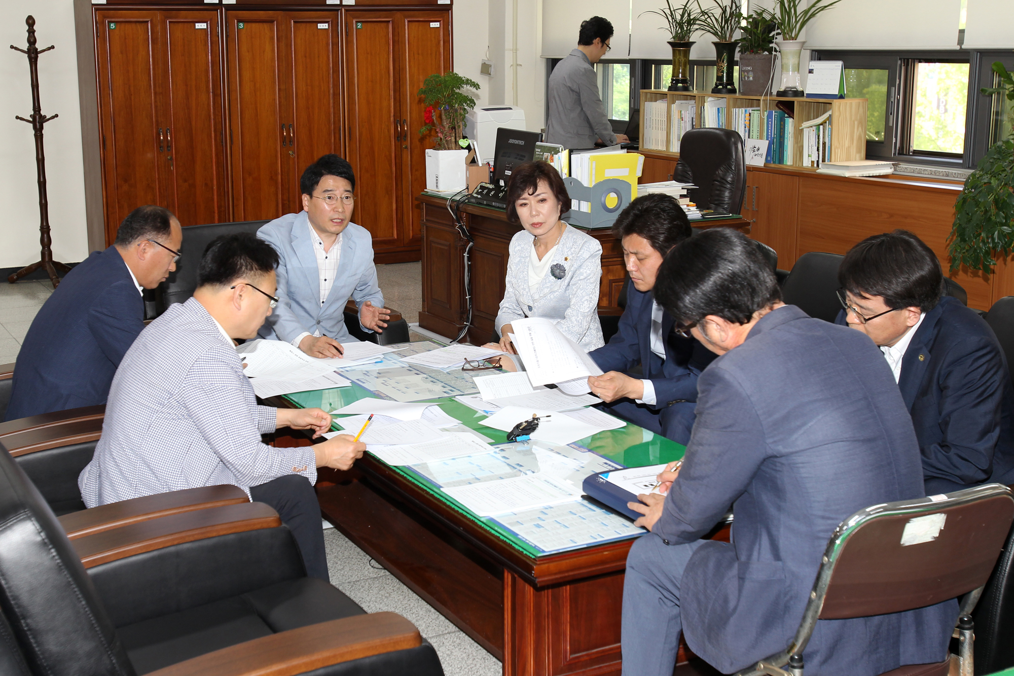 충북도의회 교육위원회 긴급 회의 소집,도청과 도교육청 연계한 메르스 종합상황실 구축 촉구  - 1