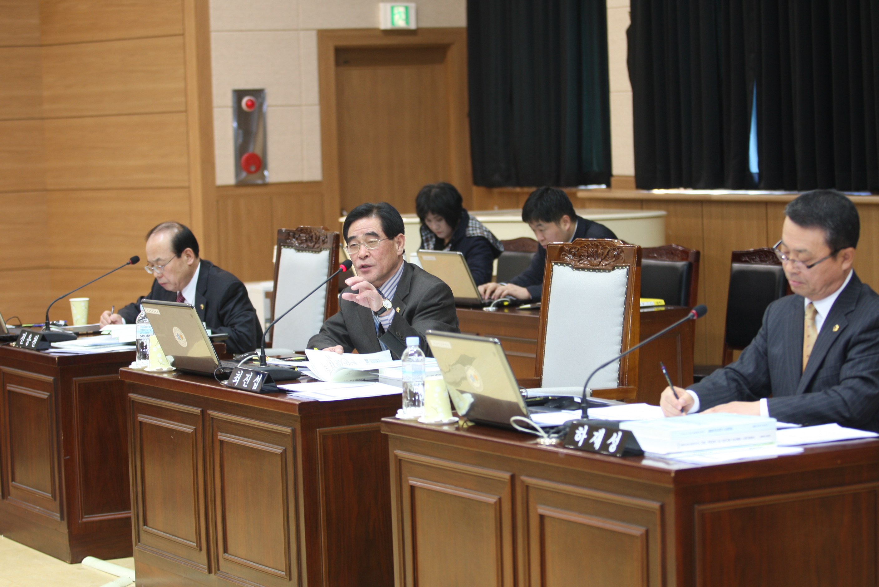전응천위원, 도내 초․중․고 일선학교장 출장횟수 지나치게 많아 - 1