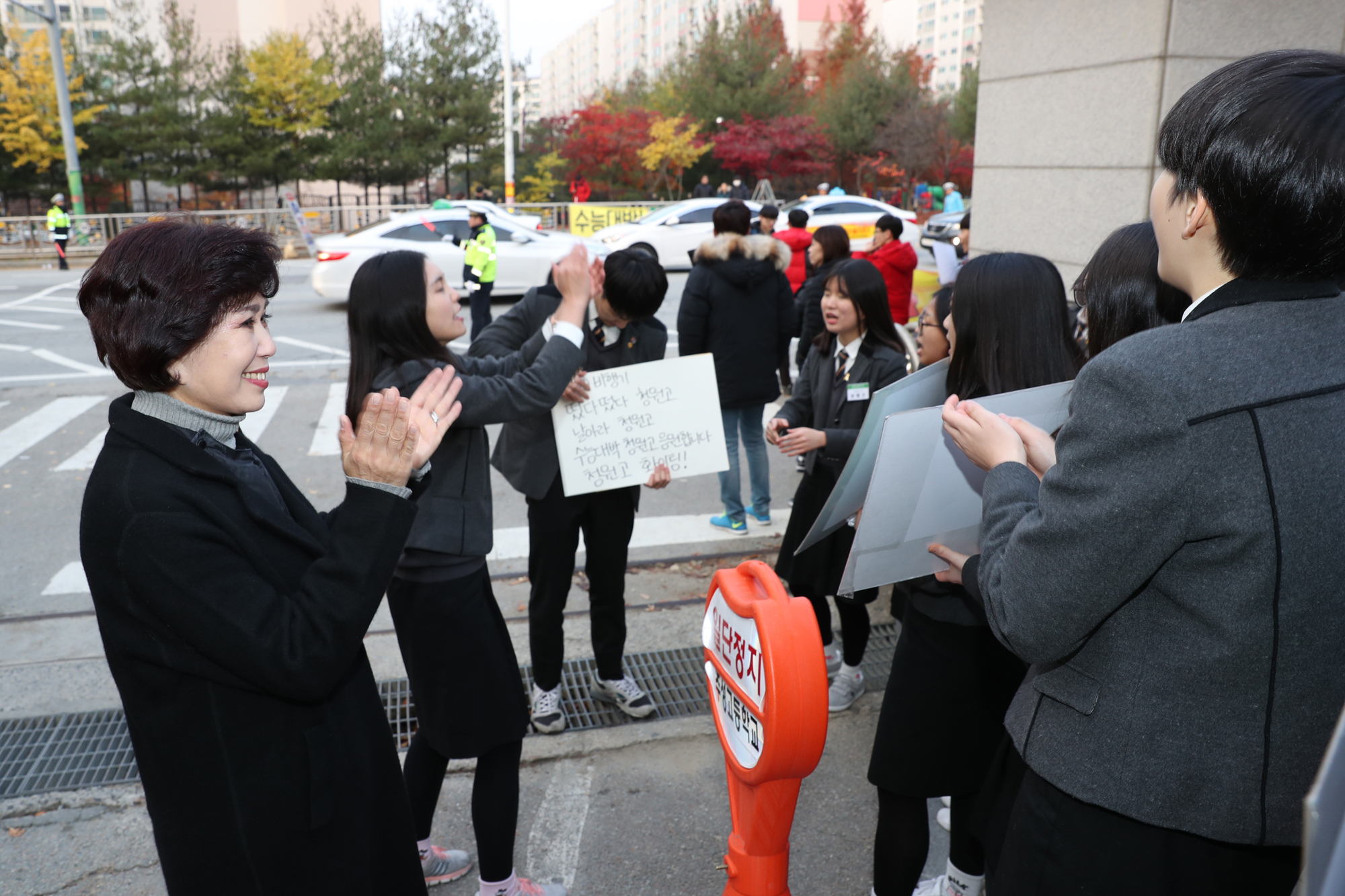 김양희 충북도의장, 수능 시험장 찾아 수험생 격려 - 1